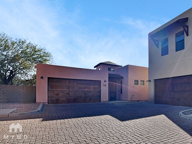 Building Photo - 3062 N Presidio Park Pl