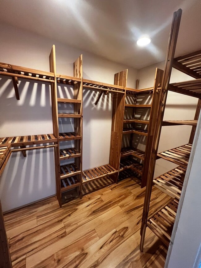 Building Photo - **** Application pending ****