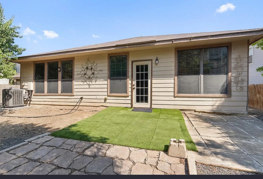 Building Photo - 9132 Ipswich Bay Dr