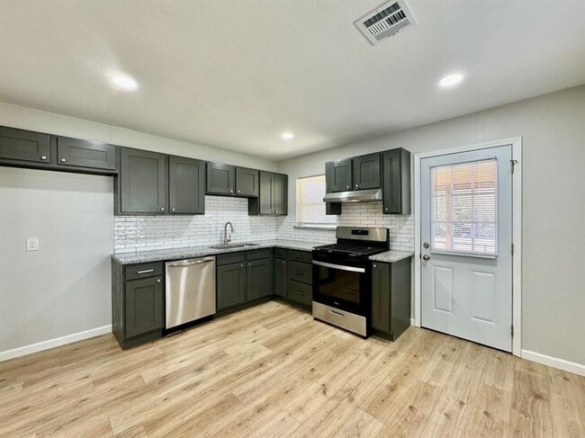 Building Photo - 705 N Key Blvd