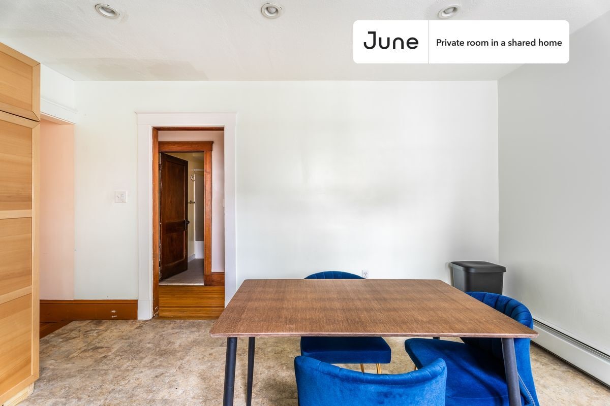 Building Photo - Room in Shared 4 bed/1.5 bath home