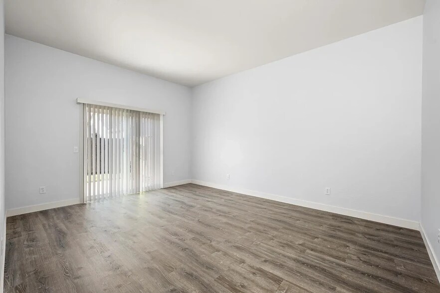 Building Photo - 6643 Laguna Park Dr