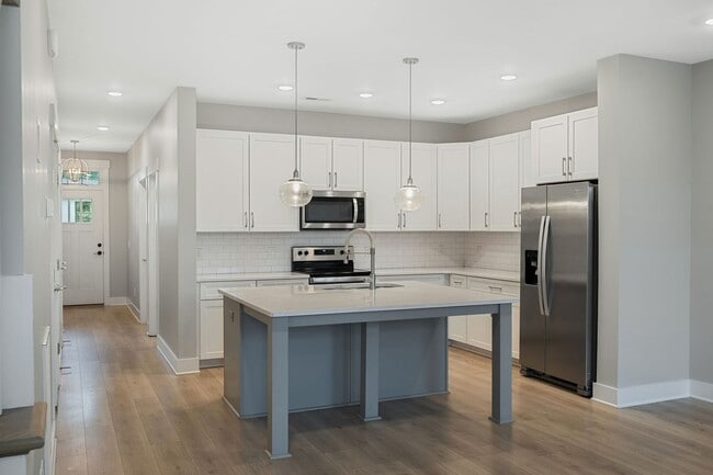 Building Photo - Stunning Modern Townhouse in the Heart of ...