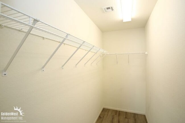 Building Photo - Bright & Stylish 3Bdm 2.5Ba Home in Henderson