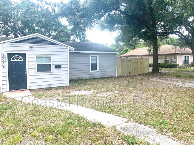 Primary Photo - 3015 Deleuil Ave