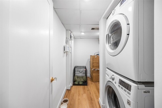 Building Photo - 14 Greenway Plz