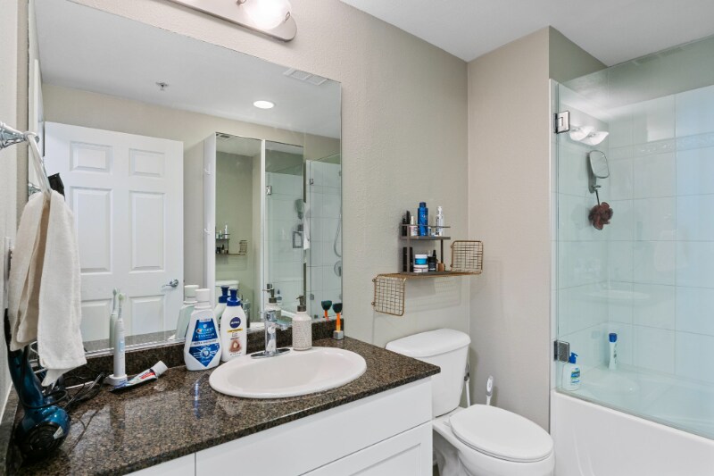 Building Photo - 1240 India St