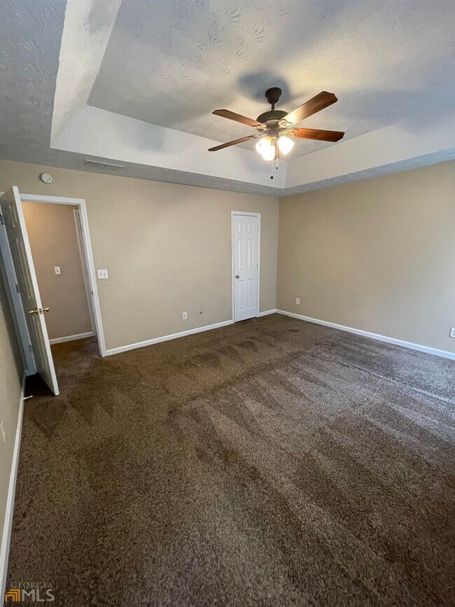 Building Photo - 100 Oak Hill Dr