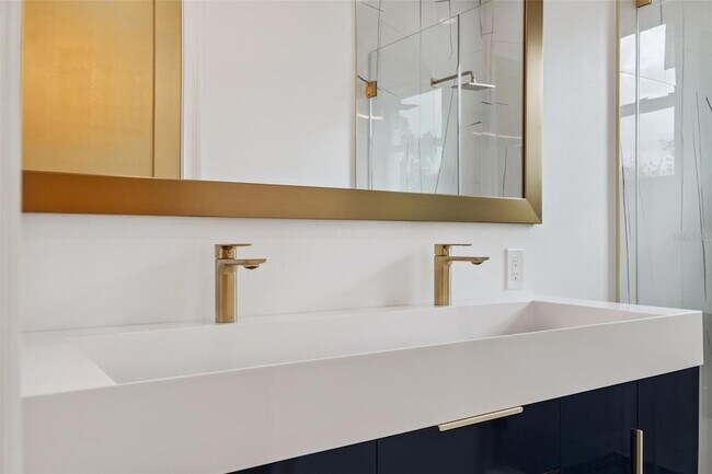 Building Photo - 8605 Inwood Dr