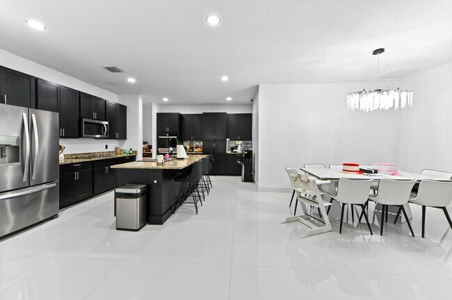 Building Photo - 7461 Moonrise Dr