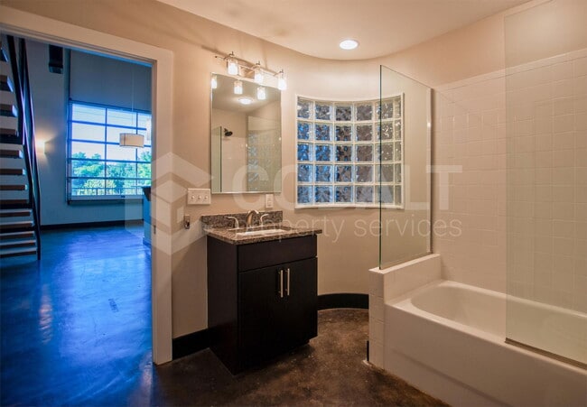 Building Photo - 1660 DeKalb Ave NE