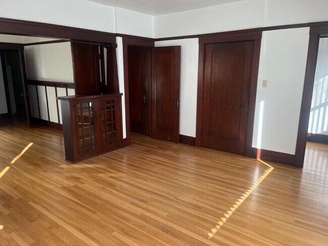 Building Photo - DEA-1061-KALMIA ST