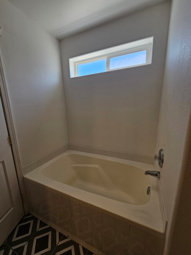 Building Photo - 1420 Chelsey Cir