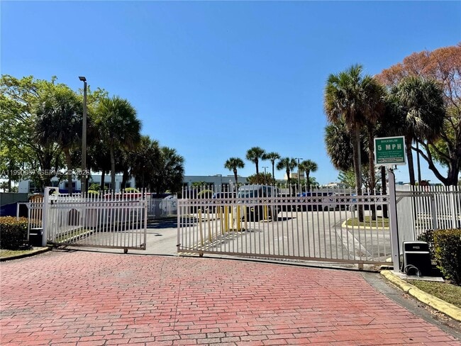 Building Photo - 3610 SW 114th Ave