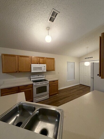 Building Photo - 3226 Sedona Trail