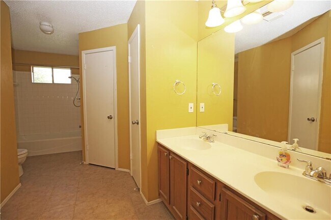 Building Photo - 12903 Humphrey Dr