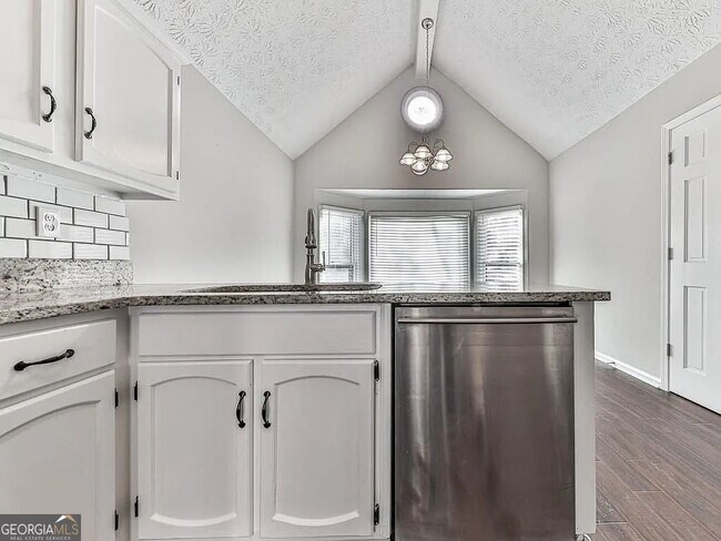 Building Photo - 2189 Chartwell Dr