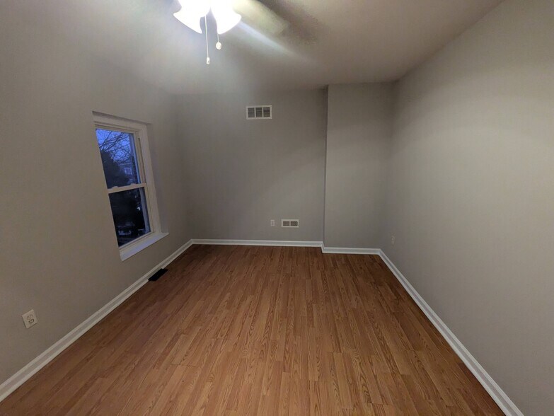 Building Photo - 653 Chain St