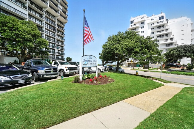 Building Photo - 3558 Shore Dr