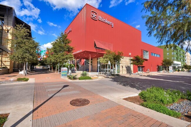 Building Photo - 1320 Robert Browning St