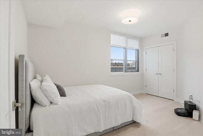 Building Photo - 1201 N Royal St