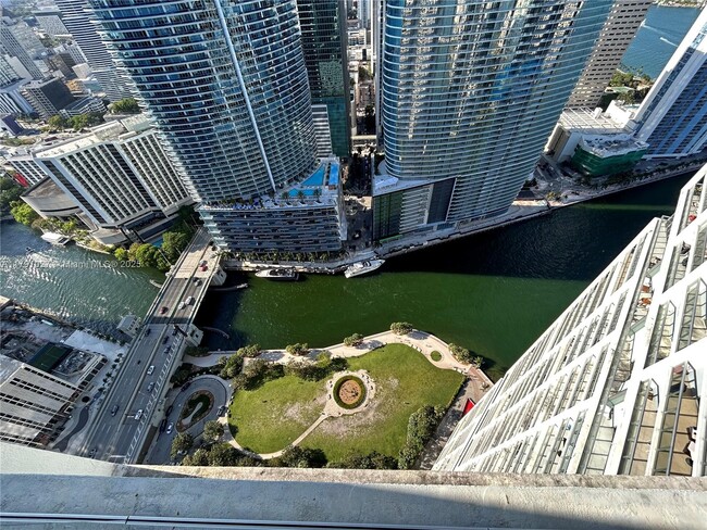 Building Photo - 475 Brickell Ave