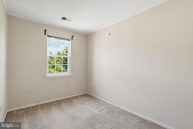 Building Photo - 2391 Hunters Square Ct