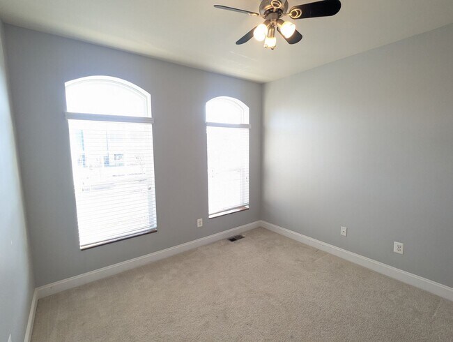 Building Photo - Ground level (two story) Condo in Westview South Community available early April!