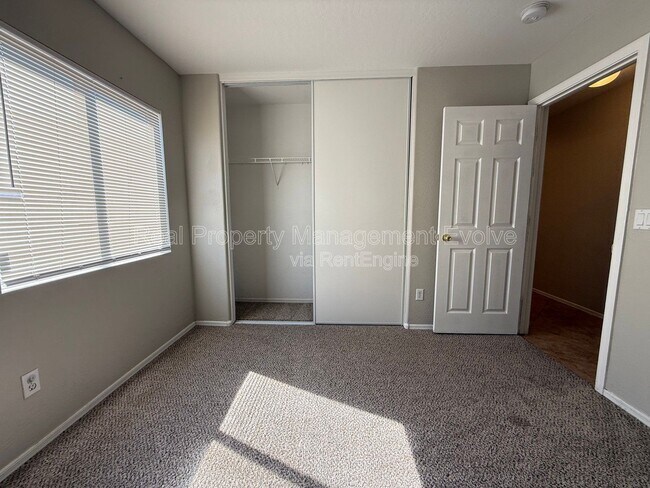Building Photo - 22621 W Yavapai St