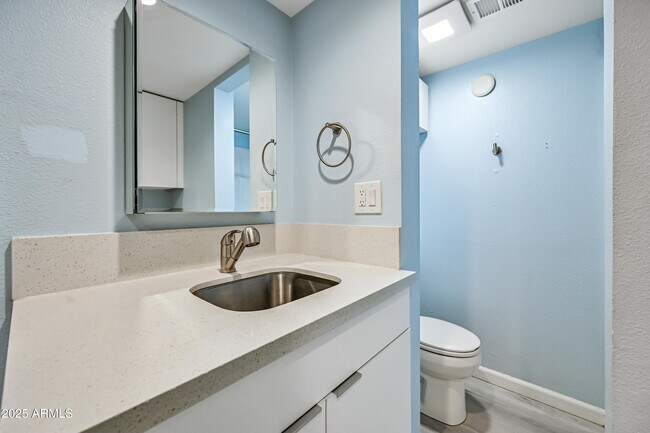Building Photo - 3025 N 32nd St