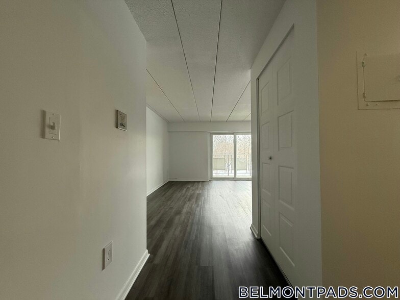 Building Photo - 49 Hill Rd