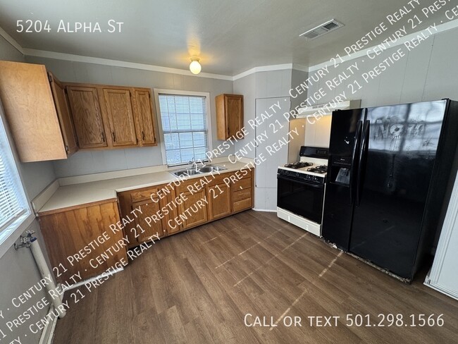 Building Photo - 5204 Alpha St