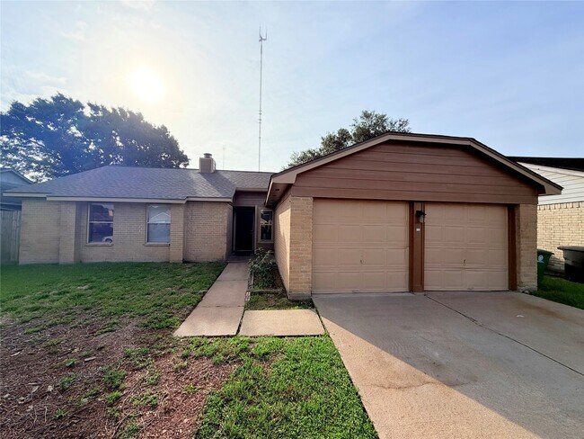 Building Photo - 17219 Foxfield Dr