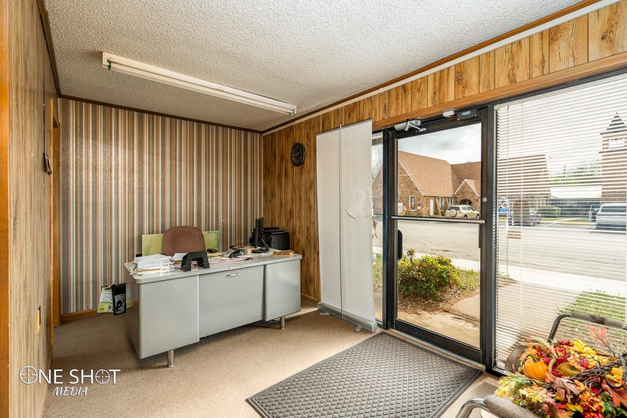 Building Photo - 216 Oak St