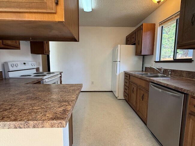 Building Photo - 925 Gellatly St