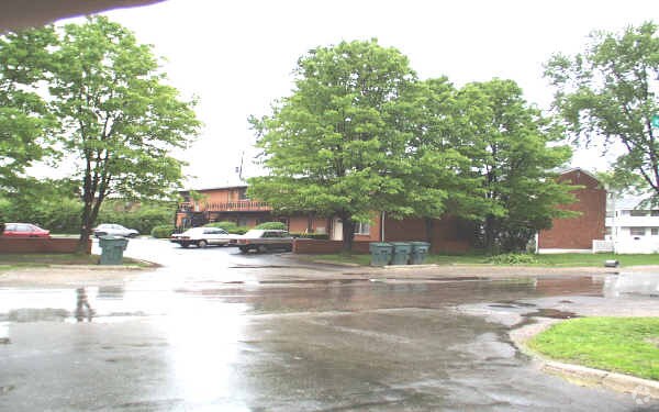 Building Photo - 712-714 Riverview Dr