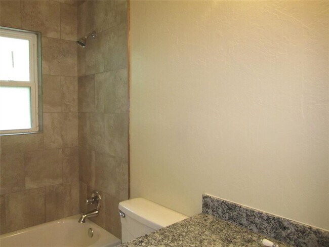 Building Photo - 1530 Melrose Dr