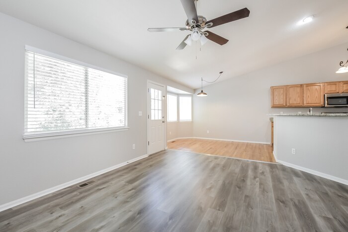 Building Photo - 13939 Harrison Dr