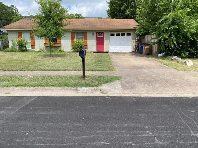 Building Photo - Updated home in South Austin