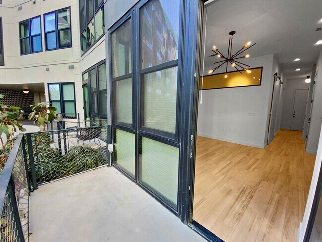 Building Photo - 800 Embassy Dr