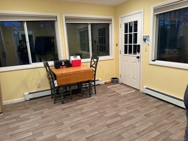 Building Photo - 230 Warn Ave