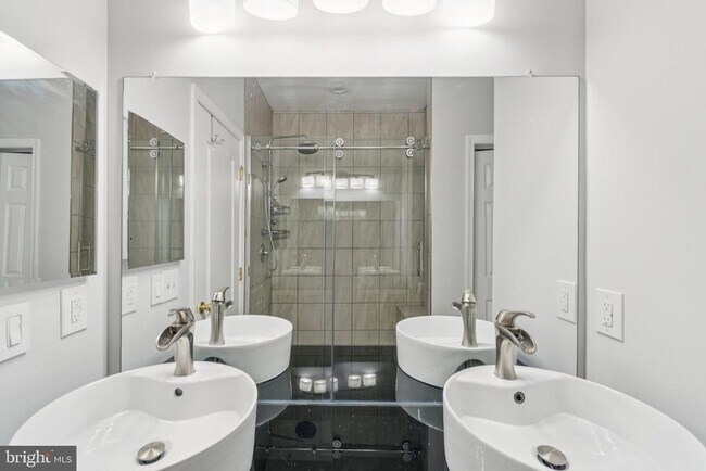 Building Photo - 5611 Hartfield Ave