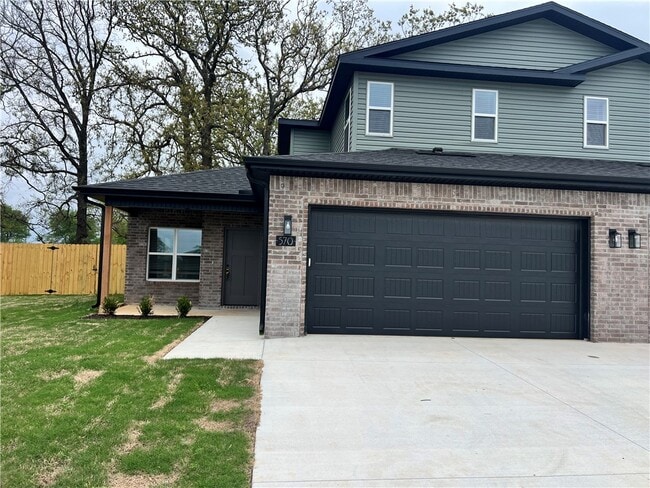 Building Photo - 570 Cosmos St