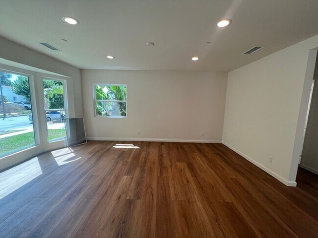 Building Photo - 6557 McLennan Ave