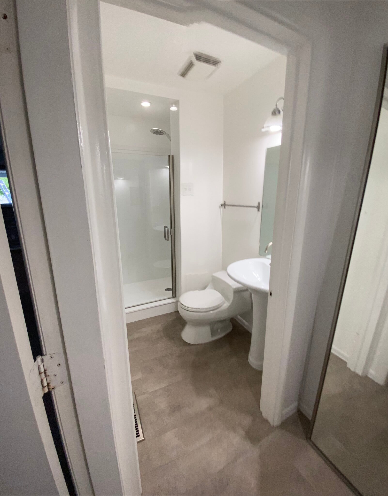 Building Photo - 401 E Maxwell Ln