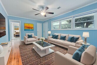 Building Photo - Comfortable Home Minutes from Park Circle