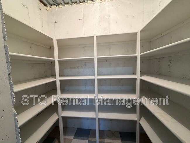 Building Photo - 469 E Barcelona Dr