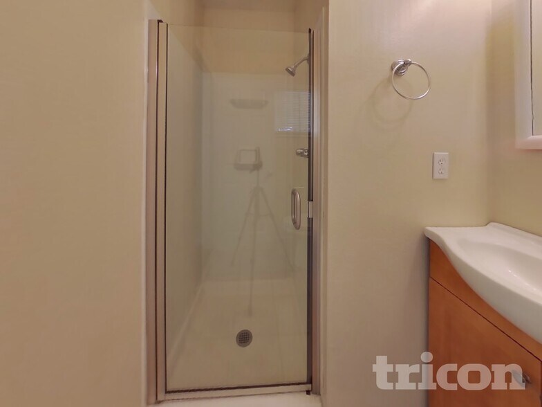 Building Photo - 1724 Hemlock St