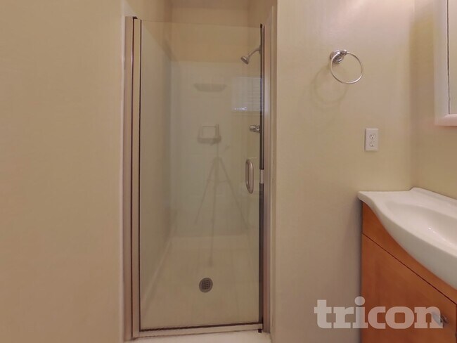 Building Photo - 1724 Hemlock St