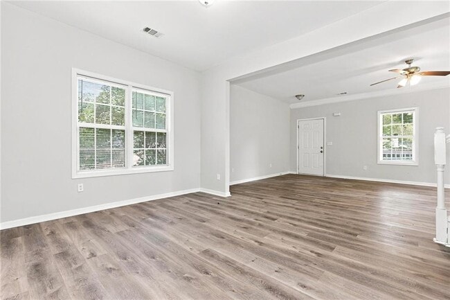Building Photo - 818 Woods Dr NW